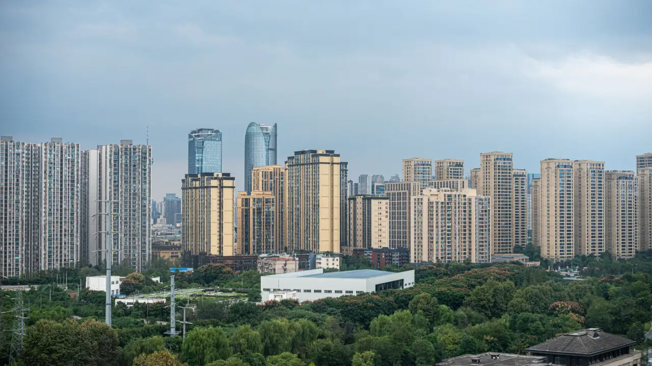 会议麦克风选购指南：不同场景下的技术参数与性能对比分析
