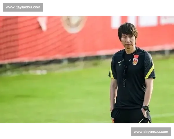 国家队激战瞬间回顾与关键比赛战术解析