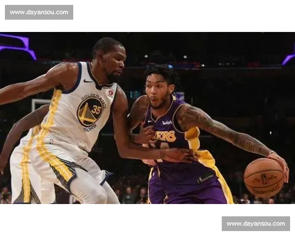 单前锋战术核心解析与球队进攻组织全方位策略研究